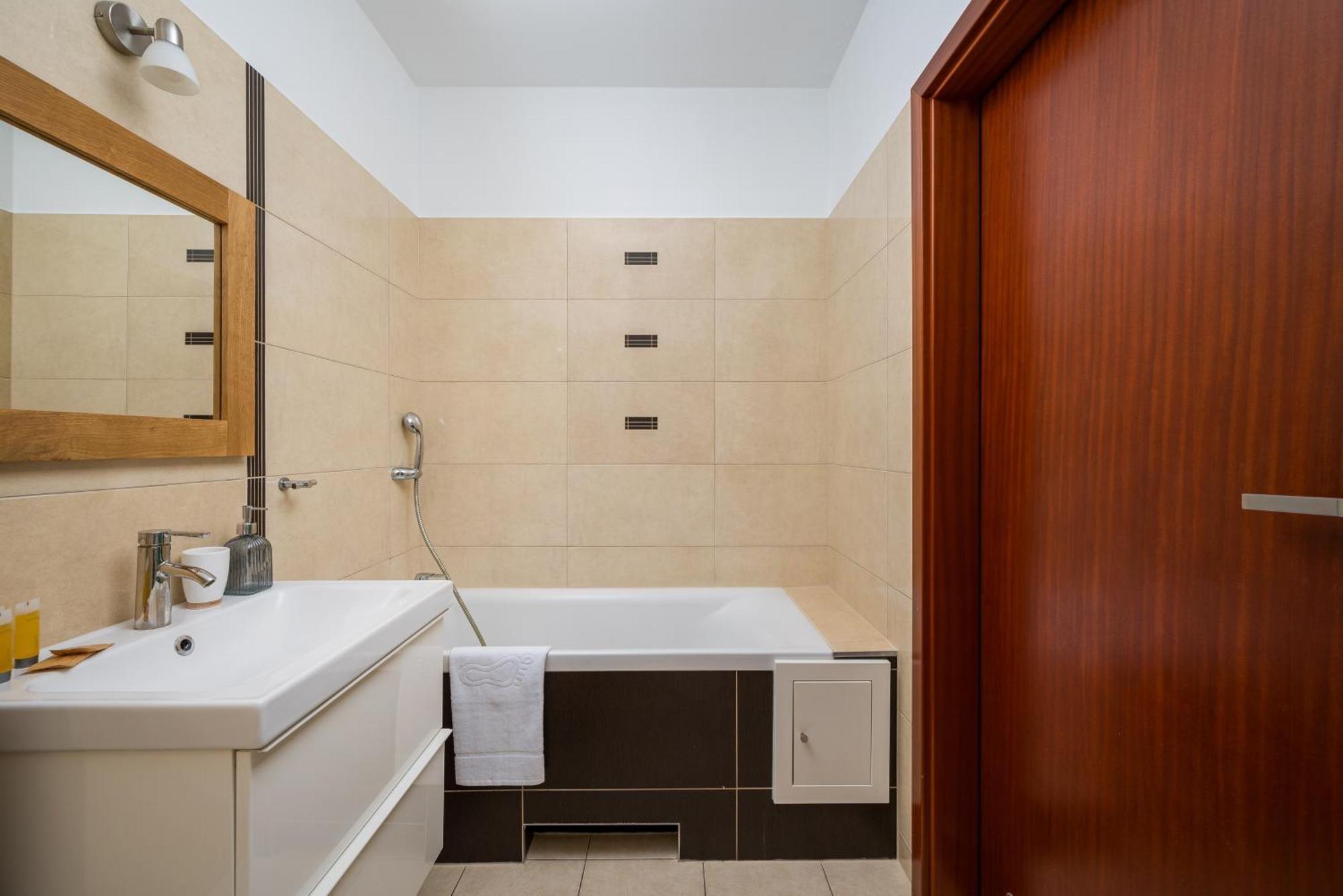 Metro Ksiecia Janusza Cosy Apartment Varsavia Esterno foto